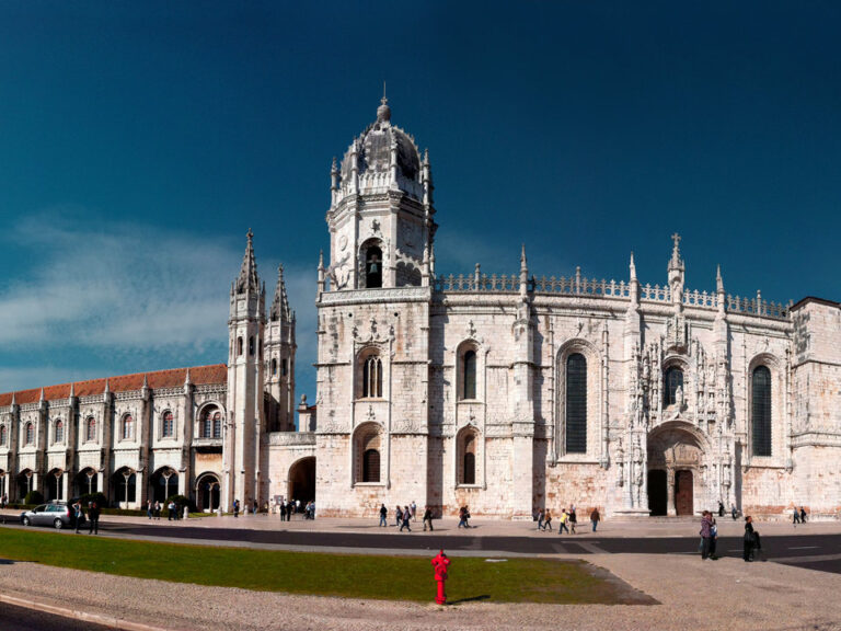 Lisbon Guided City Tour Half-Day - From its rich heritage and historical neighbourhoods, to the culture of fado and the...